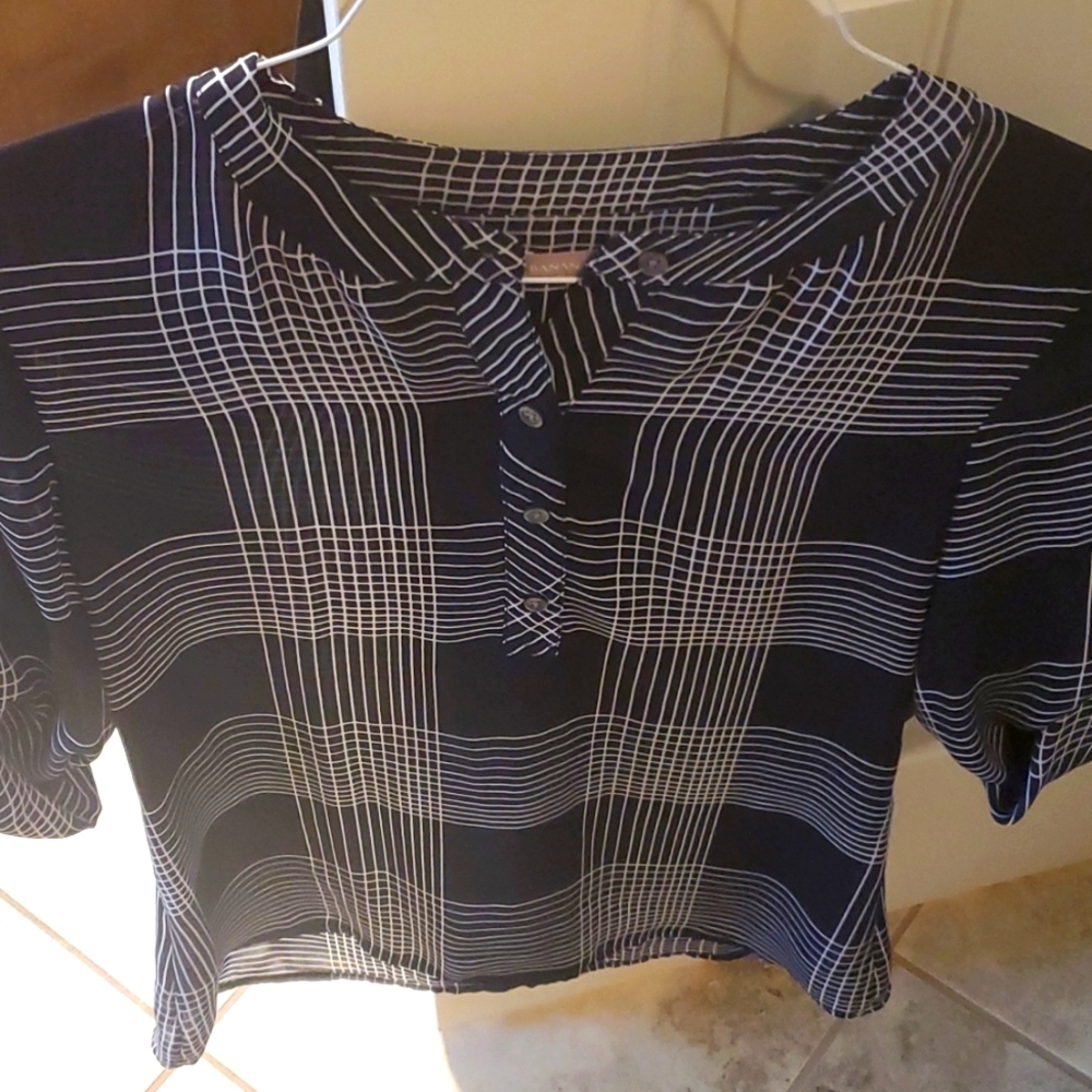 BR navy & white top